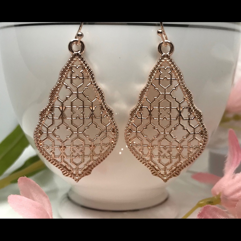NEW 🌸 2” Rose Gold Filigree teardrop earrings 🌸 - Picture 3 of 4